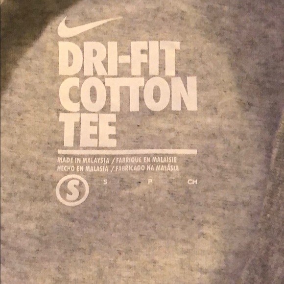 Nike Dri-Fit tee size small: everything you need - Picture 4 of 5